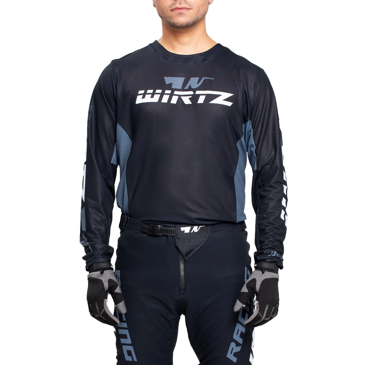 EQUIPO CROSS ELEVATE LINEA 2025 NEGRO PANTALON TALLE 32 REMERA TALLE M -WIRTZ-