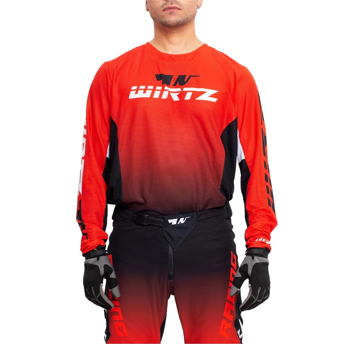EQUIPO CROSS ELEVATE LINEA 2025 ROJO PANTALON TALLE 30 REMERA TALLE S -WIRTZ-