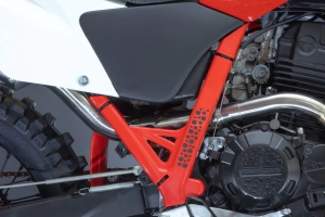CUBRE CUADRO HON TORNADO XR 250 ROJO -AMX-