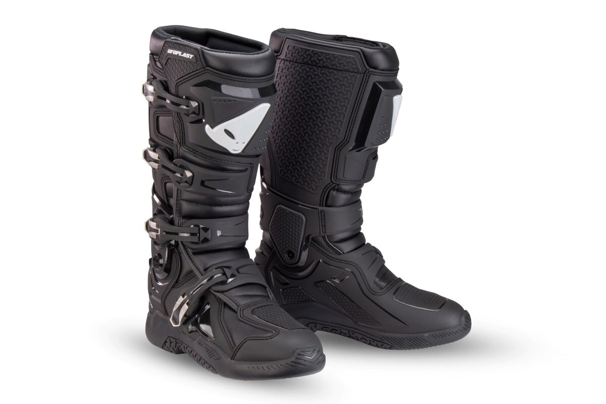BOTAS CROSS XANDER ARTICULADAS NEGRO TALLE 41 AR40 -UFO-