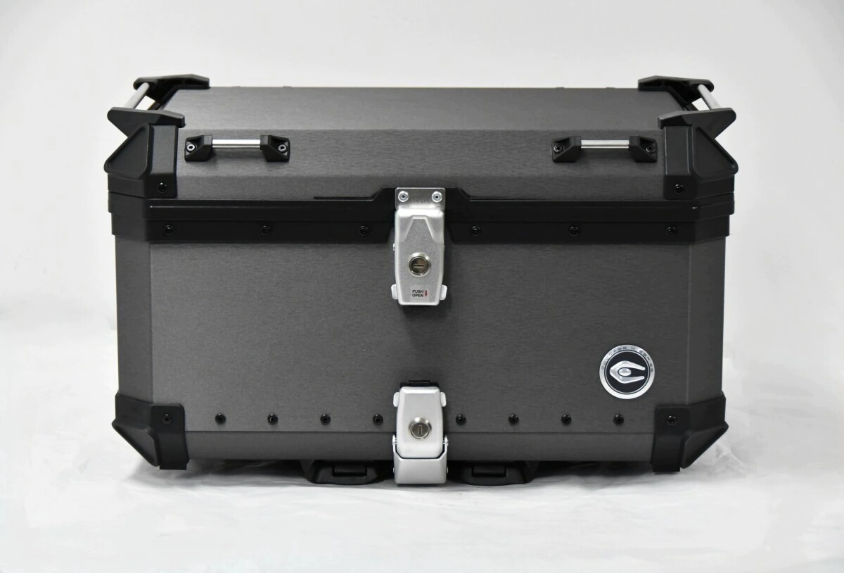 Coocase Ba�l Top Case Moto aluminio 65L gris oscuro cepillado